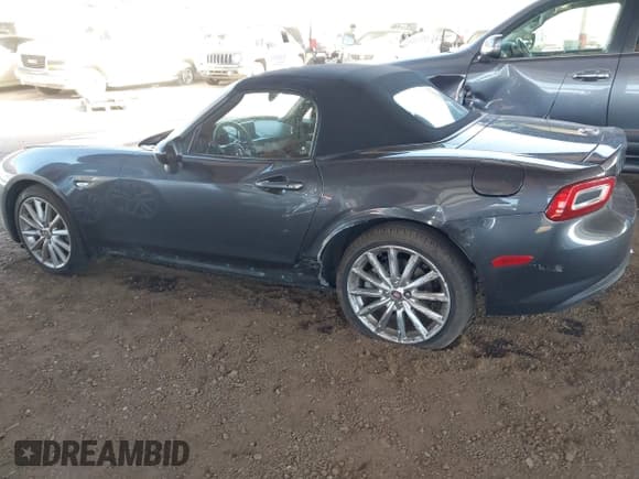 ✅ 2017 FIAT 124 Spider Classica • VIN: JC1NFAEKXH0127819 • Lot: 43368932. Listed on IAAI with 11,109 mi. Free auction sales archive from the USA and detailed vehicle history report at DreamBid. Image 6.