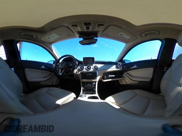 ✅ 2015 Mercedes-Benz GLA 250 • VIN: WDCTG4EB5FJ185945 • Lot: 43467961. Wystawiony na IAAI z przebiegiem 148 846 mil. Bezpłatny archiwum sprzedaży aukcyjnych z USA i szczegółowy raport historii pojazdu na DreamBid. Zdjęcie 18.