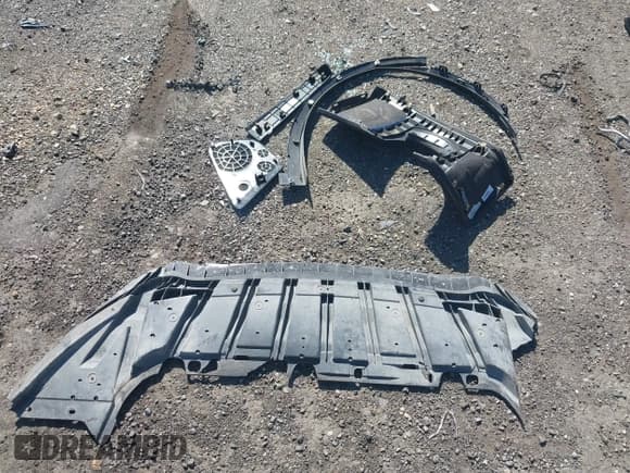 ✅ 2017 Tesla Model X 90D • VIN: 5YJXCBE24HF075440 • Lot: 43388534. Wystawiony na IAAI z przebiegiem Nie podano. Bezpłatny archiwum sprzedaży aukcyjnych z USA i szczegółowy raport historii pojazdu na DreamBid. Zdjęcie 11.