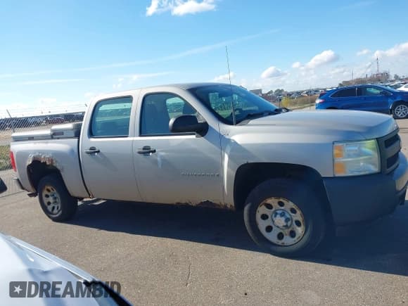 ✅ 2008 Chevrolet Silverado 1500 LS • VIN: 3GCEC13C68G284105 • Лот: 43570432. Опубликован ранее на IAAI с пробегом 55 064 миль. Бесплатный доступ к архиву аукционных продаж из США и подробный отчёт об истории автомобиля на DreamBid. Изображение 13.