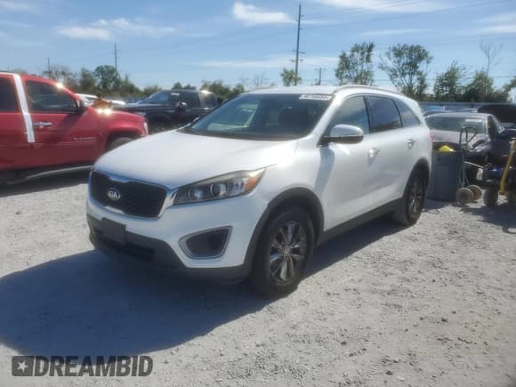 ✅ 2017 Kia Sorento LX • VIN: 5XYPG4A50HG197432 • Лот: 90760055. Опубликован ранее на Copart с пробегом 99 882 миль. Бесплатный доступ к архиву аукционных продаж из США и подробный отчёт об истории автомобиля на DreamBid. Изображение 1.