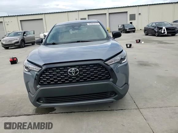 ✅ 2023 Toyota Corolla Cross L • VIN: 7MUAAAAG4PV052893 • Lot: 85883255. Wystawiony na Copart z przebiegiem 55 952 mil. Bezpłatny archiwum sprzedaży aukcyjnych z USA i szczegółowy raport historii pojazdu na DreamBid. Zdjęcie 13.