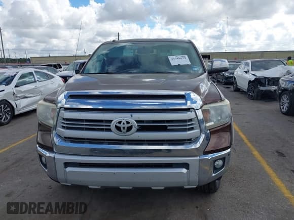 ✅ 2015 Toyota Tundra Platinum • VIN: 5TFAW5F16FX448081 • Lot: 43385129. Wystawiony na IAAI z przebiegiem 214 262 mil. Bezpłatny archiwum sprzedaży aukcyjnych z USA i szczegółowy raport historii pojazdu na DreamBid. Zdjęcie 12.