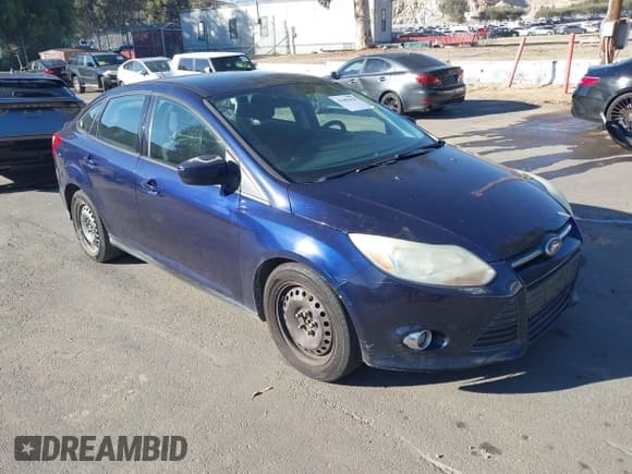 ✅ 2012 Ford Focus SE • VIN: 1FAHP3F22CL140228 • Лот: 43481828. Опубликован ранее на IAAI с пробегом 199 937 миль. Бесплатный доступ к архиву аукционных продаж из США и подробный отчёт об истории автомобиля на DreamBid. Изображение 1.