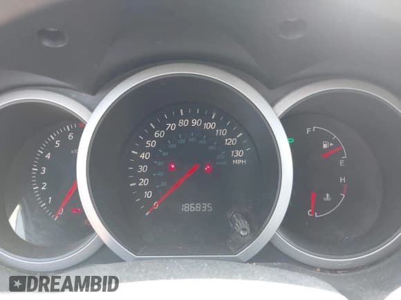 ✅ 2006 Suzuki Grand Vitara Premium • VIN: JS3TD943764100772 • Lot: 42945099. Wystawiony na IAAI z przebiegiem 186 835 mil. Bezpłatny archiwum sprzedaży aukcyjnych z USA i szczegółowy raport historii pojazdu na DreamBid. Zdjęcie 7.