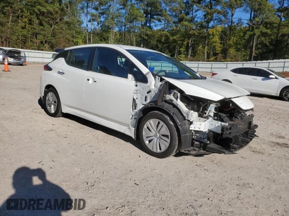 ✅ 2022 Nissan LEAF S • VIN: 1N4AZ1BV2NC560686 • Lot: 86480345. Wystawiony na Copart z przebiegiem 25 845 mil. Bezpłatny archiwum sprzedaży aukcyjnych z USA i szczegółowy raport historii pojazdu na DreamBid. Zdjęcie 4.