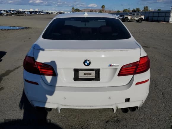 ✅ 2013 BMW M5 • VIN: WBSFV9C51DC772446 • Lot: 85179955. Listed on Copart with 152,954 mi. Free auction sales archive from the USA and detailed vehicle history report at DreamBid. Image 6.