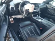 ✅ 2019 BMW 8 Series M850i xDrive • VIN: WBABC4C57KBU96353 • Lot: 85331355. Wystawiony na Copart z przebiegiem Nie podano. Bezpłatny archiwum sprzedaży aukcyjnych z USA i szczegółowy raport historii pojazdu na DreamBid. Zdjęcie 8.