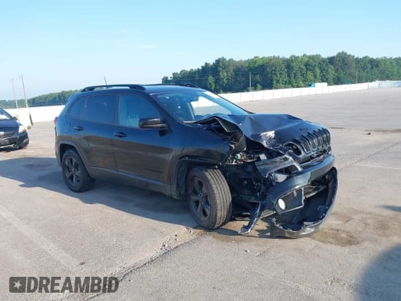 ✅ 2016 Jeep Cherokee Latitude • VIN: 1C4PJMCS8GW114674 • Lot: 42811093. Wystawiony na IAAI z przebiegiem 101 054 mil. Bezpłatny archiwum sprzedaży aukcyjnych z USA i szczegółowy raport historii pojazdu na DreamBid. Zdjęcie 1.