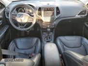 ✅ 2023 Jeep Cherokee Altitude Lux • VIN: 1C4PJMMB9PD102088 • Lot: 92640205. Wystawiony na Copart z przebiegiem 43 820 mil. Bezpłatny archiwum sprzedaży aukcyjnych z USA i szczegółowy raport historii pojazdu na DreamBid. Zdjęcie 8.