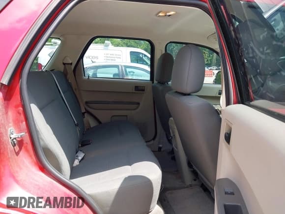 ✅ 2009 Ford Escape XLS • VIN: 1FMCU02799KA20370 • Lot: 42811109. Wystawiony na IAAI z przebiegiem 195 451 mil. Bezpłatny archiwum sprzedaży aukcyjnych z USA i szczegółowy raport historii pojazdu na DreamBid. Zdjęcie 8.