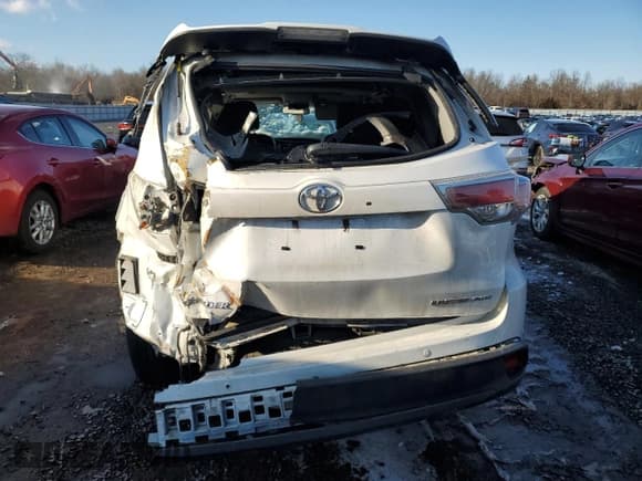 ✅ 2015 Toyota Highlander Limited • VIN: 5TDDKRFH5FS126678 • Lot: 46115755. Wystawiony na Copart z przebiegiem Nie podano. Bezpłatny archiwum sprzedaży aukcyjnych z USA i szczegółowy raport historii pojazdu na DreamBid. Zdjęcie 6.