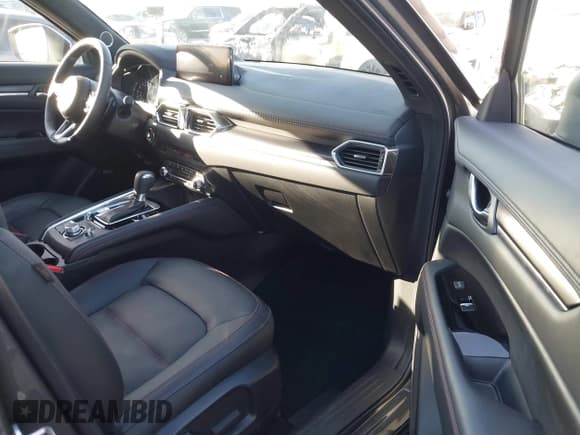 ✅ 2024 Mazda CX-5 Premium • VIN: JM3KFBDY0R0522828 • Lot: 43388434. Wystawiony na IAAI z przebiegiem 6 641 mil. Bezpłatny archiwum sprzedaży aukcyjnych z USA i szczegółowy raport historii pojazdu na DreamBid. Zdjęcie 5.