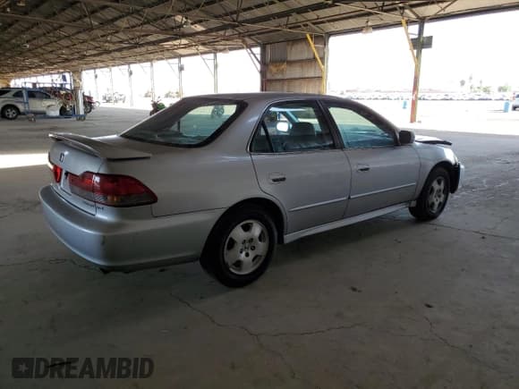 ✅ 2001 Honda Accord EX • VIN: 1HGCG16581A016641 • Лот: 91690885. Опубликован ранее на Copart с пробегом 172 413 миль. Бесплатный доступ к архиву аукционных продаж из США и подробный отчёт об истории автомобиля на DreamBid. Изображение 3.