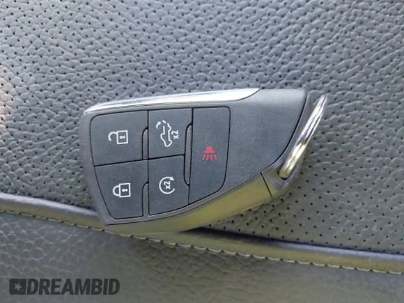 ✅ 2025 GMC Sierra 1500 Denali • VIN: 3GTUUGED5SG300089 • Лот: 42902201. Опубликован ранее на IAAI с пробегом 1 096 миль. Бесплатный доступ к архиву аукционных продаж из США и подробный отчёт об истории автомобиля на DreamBid. Изображение 11.