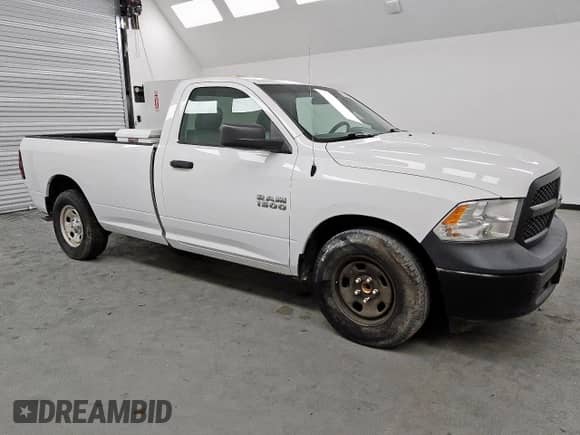 2017 Ram 1500 Tradesman z VIN 3C6JR6DG8HG768716, wystawiony jako Copart lot #80923085 z przebiegiem 154 341 mil mil oraz Czysty tytuł • Clean title. Historia ofert i sprzedaży dostępna na DreamBid. Obrazek 4.