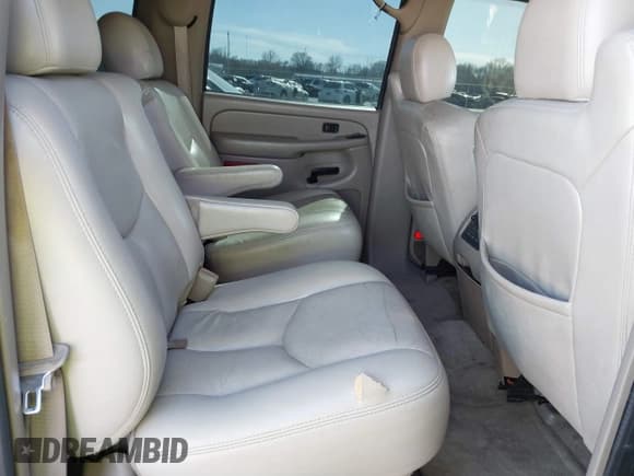 ✅ 2004 Chevrolet Suburban LS • VIN: 1GNFK16Z54J271918 • Lot: 38862513. Listed on IAAI with 251,676 mi. Free auction sales archive from the USA and detailed vehicle history report at DreamBid. Image 8.