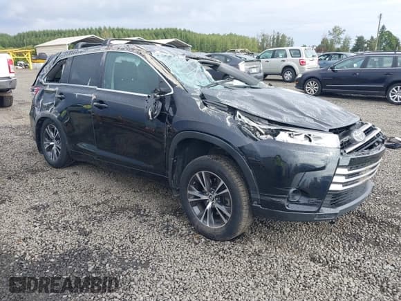 ✅ 2018 Toyota Highlander LE Plus • VIN: 5TDBZRFH2JS861971 • Lot: 43358842. Wystawiony na IAAI z przebiegiem 96 533 mil. Bezpłatny archiwum sprzedaży aukcyjnych z USA i szczegółowy raport historii pojazdu na DreamBid. Zdjęcie 1.