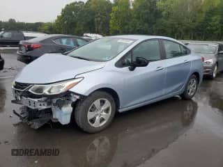 2017 Chevrolet Cruze LS z VIN 1G1BC5SM3H7127981, wystawiony jako Copart lot #80873595 z przebiegiem 105 882 mil mil oraz Szkoda całkowita • Salvage title. Historia ofert i sprzedaży dostępna na DreamBid. Obrazek 1.