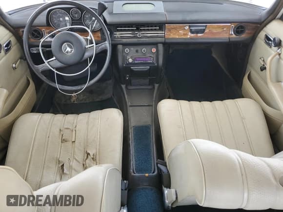 ✅ 1972 Mercedes-Benz 250 • VIN: 11401112008374 • Lot: 63217834. Listed on Copart with 57,582 mi. Free auction sales archive from the USA and detailed vehicle history report at DreamBid. Image 8.