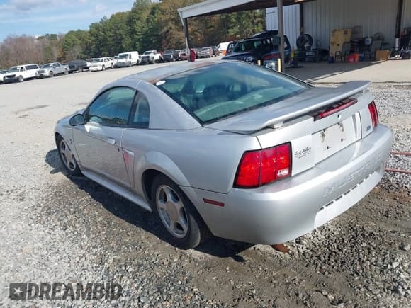 ✅ 2003 Ford Mustang Standard • VIN: 1FAFP40483F336213 • Lot: 43780203. Wystawiony na IAAI z przebiegiem 102 274 mil. Bezpłatny archiwum sprzedaży aukcyjnych z USA i szczegółowy raport historii pojazdu na DreamBid. Zdjęcie 3.