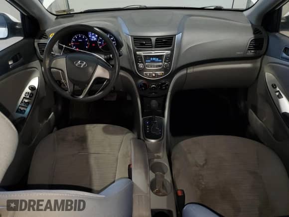 2015 Hyundai Accent GLS z VIN KMHCT4AE8FU924933, wystawiony jako Copart lot #90636105 z przebiegiem 465 167 mil mil oraz Czysty tytuł • Clean title. Historia ofert i sprzedaży dostępna na DreamBid. Obrazek 8.