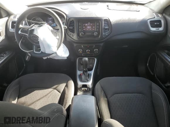 ✅ 2018 Jeep Compass Sport • VIN: 3C4NJDAB9JT127019 • Лот: 86501045. Опубликован ранее на Copart с пробегом 93 439 миль. Бесплатный доступ к архиву аукционных продаж из США и подробный отчёт об истории автомобиля на DreamBid. Изображение 8.