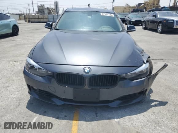 ✅ 2015 BMW 3 Series 328i • VIN: WBA3A5G5XFNS86943 • Lot: 57620325. Wystawiony na Copart z przebiegiem 154 165 mil. Bezpłatny archiwum sprzedaży aukcyjnych z USA i szczegółowy raport historii pojazdu na DreamBid. Zdjęcie 5.
