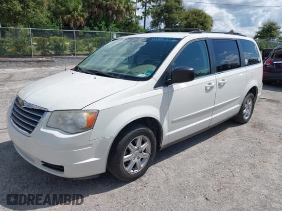 ✅ 2010 Chrysler Town & Country LX • VIN: 2A4RR2D15AR392468 • Lot: 43015328. Wystawiony na IAAI z przebiegiem 165 515 mil. Bezpłatny archiwum sprzedaży aukcyjnych z USA i szczegółowy raport historii pojazdu na DreamBid. Zdjęcie 2.