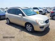 ✅ 2008 Kia Rondo LX • VIN: KNAFG526X87151643 • Lot: 42593118. Wystawiony na IAAI z przebiegiem 228 113 mil. Bezpłatny archiwum sprzedaży aukcyjnych z USA i szczegółowy raport historii pojazdu na DreamBid. Zdjęcie 1.