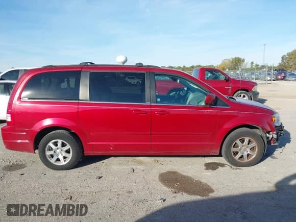✅ 2008 Chrysler Town & Country Touring • VIN: 2A8HR54P88R629495 • Lot: 43535391. Listed on IAAI with 60,077 mi. Free auction sales archive from the USA and detailed vehicle history report at DreamBid. Image 14.