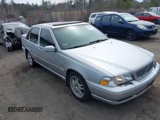 ✅ 2000 Volvo S70 • VIN: YV1LS56D0Y2667630 • Lot: 41898687. Wystawiony na IAAI z przebiegiem 188 666 mil. Bezpłatny archiwum sprzedaży aukcyjnych z USA i szczegółowy raport historii pojazdu na DreamBid. Zdjęcie 1.