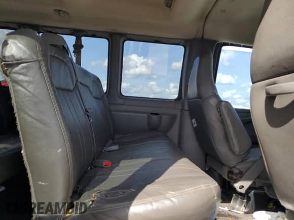 2008 Chevrolet Express Passenger with VIN 1GAHG39KX81165573, listed as a Copart auction lot 84707104 with 367,543 mi miles and Non repairable. Bid and sale history available at DreamBid. Image 11.