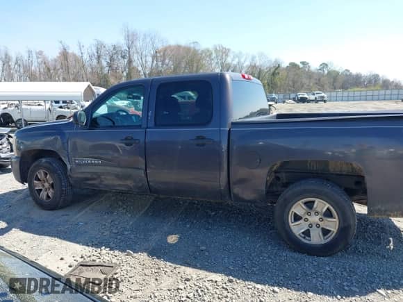 2010 Chevrolet Silverado 1500 LT z VIN 3GCRCSEA2AG188643, wystawiony jako IAAI lot #41780836 z przebiegiem 310 498 mil mil oraz . Historia ofert i sprzedaży dostępna na DreamBid. Obrazek 14.