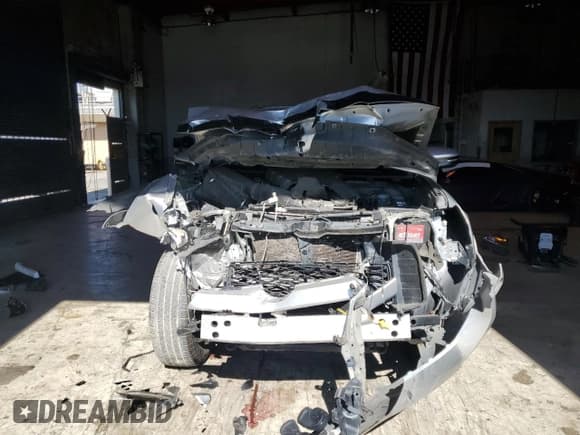 ✅ 2017 Toyota 4Runner SR5 • VIN: JTEZU5JR2H5149896 • Лот: 80963365. Опубликован ранее на Copart с пробегом 140 822 миль. Бесплатный доступ к архиву аукционных продаж из США и подробный отчёт об истории автомобиля на DreamBid. Изображение 5.