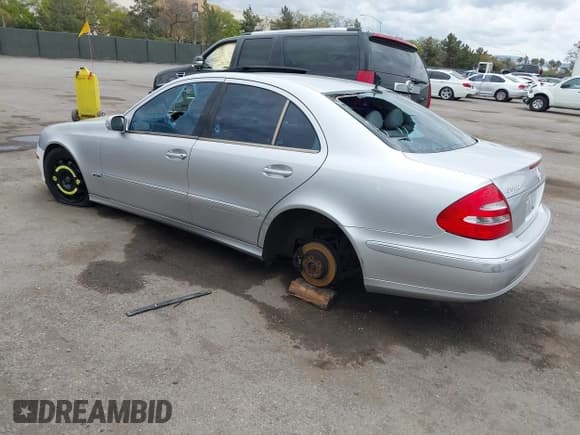 ✅ 2003 Mercedes-Benz E 500 • VIN: WDBUF70J63A184522 • Лот: 42058269. Опубликован ранее на IAAI с пробегом 197 135 миль. Бесплатный доступ к архиву аукционных продаж из США и подробный отчёт об истории автомобиля на DreamBid. Изображение 3.