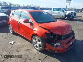 ✅ 2013 Chevrolet Sonic LTZ • VIN: 1G1JE6SB7D4114091 • Lot: 41148217. Wystawiony na IAAI z przebiegiem 199 473 mil mil. Skorzystaj z bezpłatnego archiwum sprzedaży aukcyjnych z USA i zobacz szczegółowy raport historii pojazdu na DreamBid. Zdjęcie 1.