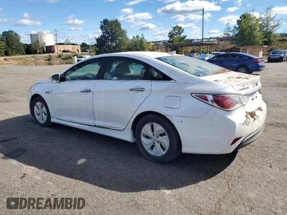 ✅ 2015 Hyundai Sonata • VIN: KMHEC4A4XFA137712 • Лот: 86447615. Опубликован ранее на Copart с пробегом 161 858 миль. Бесплатный доступ к архиву аукционных продаж из США и подробный отчёт об истории автомобиля на DreamBid. Изображение 2.