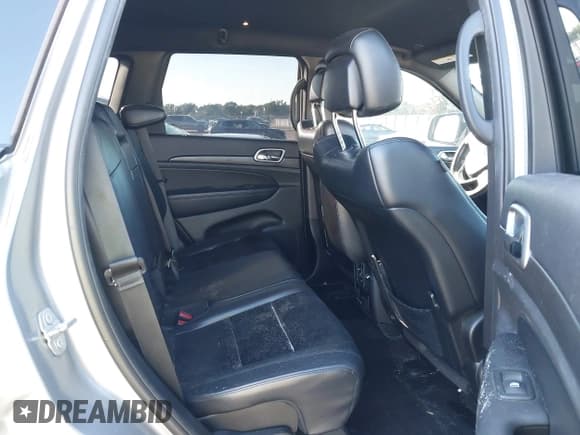 ✅ 2017 Jeep Grand Cherokee Altitude • VIN: 1C4RJFAG6HC925072 • Lot: 43470599. Wystawiony na IAAI z przebiegiem 122 598 mil. Bezpłatny archiwum sprzedaży aukcyjnych z USA i szczegółowy raport historii pojazdu na DreamBid. Zdjęcie 8.