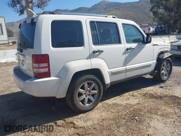 ✅ 2008 Jeep Liberty Limited • VIN: 1J8GP58K58W183250 • Lot: 41665014. Listed on IAAI with 152,146 mi. Free auction sales archive from the USA and detailed vehicle history report at DreamBid. Image 4.
