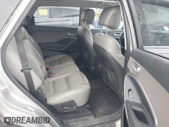 ✅ 2017 Hyundai Santa Fe SE • VIN: KM8SM4HF1HU243832 • Lot: 43654843. Wystawiony na IAAI z przebiegiem 86 588 mil. Bezpłatny archiwum sprzedaży aukcyjnych z USA i szczegółowy raport historii pojazdu na DreamBid. Zdjęcie 8.