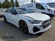 ✅ 2022 Audi RS 6 • VIN: WUA1CBF27NN905896 • Лот: 46886794. Опубликован ранее на Copart с пробегом 9 346 миль. Бесплатный доступ к архиву аукционных продаж из США и подробный отчёт об истории автомобиля на DreamBid. Изображение 4.