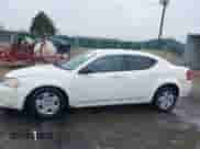 2010 Dodge Avenger SXT z VIN 1B3CC4FDXAN193611, wystawiony jako IAAI lot #41798586 z przebiegiem 92 800 mil mil oraz . Historia ofert i sprzedaży dostępna na DreamBid. Obrazek 14.