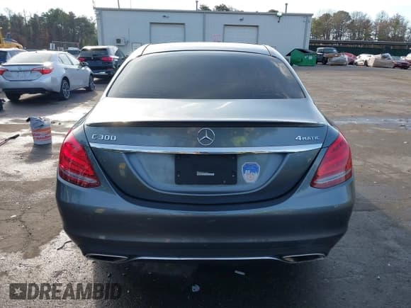 ✅ 2017 Mercedes-Benz C 300 • VIN: 55SWF4KB6HU198528 • Lot: 43802756. Wystawiony na IAAI z przebiegiem 101 130 mil. Bezpłatny archiwum sprzedaży aukcyjnych z USA i szczegółowy raport historii pojazdu na DreamBid. Zdjęcie 16.