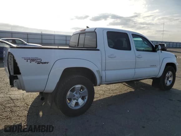 ✅ 2012 Toyota Tacoma • VIN: 3TMLU4EN5CM103395 • Lot: 81909885. Listed on Copart with 191,671 mi. Free auction sales archive from the USA and detailed vehicle history report at DreamBid. Image 3.
