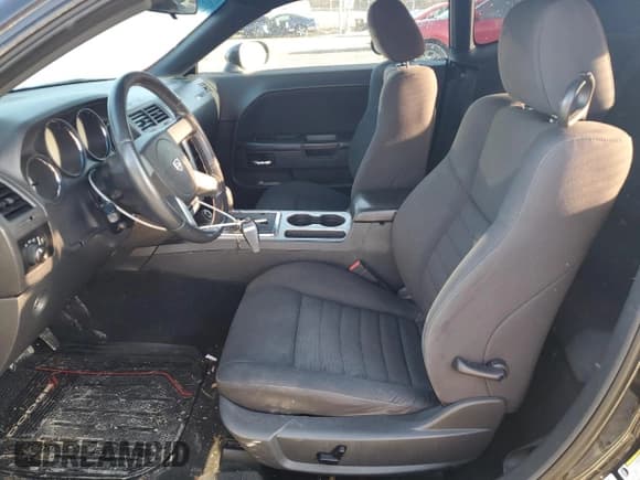 ✅ 2010 Dodge Challenger SE • VIN: 2B3CJ4DV9AH139582 • Lot: 85095374. Wystawiony na Copart z przebiegiem 119 754 mil. Bezpłatny archiwum sprzedaży aukcyjnych z USA i szczegółowy raport historii pojazdu na DreamBid. Zdjęcie 7.