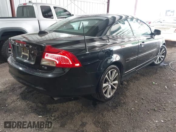 ✅ 2012 Volvo C70 T5 • VIN: YV1672MC1CJ126687 • Lot: 42685539. Wystawiony na IAAI z przebiegiem 92 969 mil. Bezpłatny archiwum sprzedaży aukcyjnych z USA i szczegółowy raport historii pojazdu na DreamBid. Zdjęcie 4.