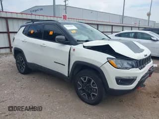 ✅ 2019 Jeep Compass Trailhawk • VIN: 3C4NJDDB5KT766401 • Lot: 43050485. Wystawiony na IAAI z przebiegiem 58 564 mil. Bezpłatny archiwum sprzedaży aukcyjnych z USA i szczegółowy raport historii pojazdu na DreamBid. Zdjęcie 1.
