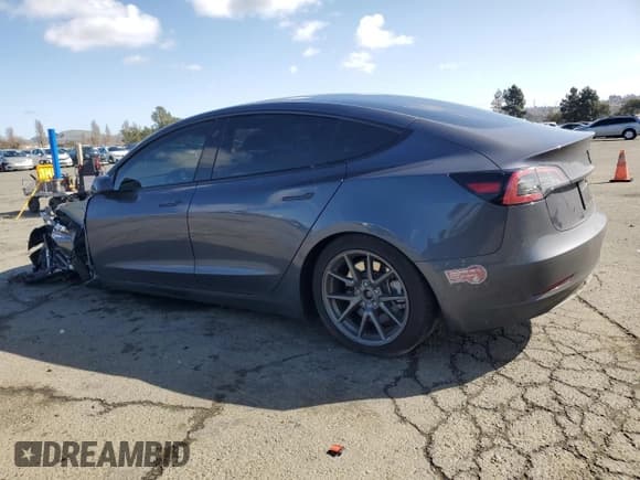 ✅ 2023 Tesla Model 3 • VIN: 5YJ3E1EA3PF714142 • Lot: 45581285. Wystawiony na Copart z przebiegiem 31 197 mil. Bezpłatny archiwum sprzedaży aukcyjnych z USA i szczegółowy raport historii pojazdu na DreamBid. Zdjęcie 2.