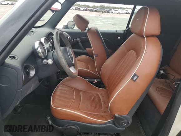 ✅ 2008 MINI Convertible S • VIN: WMWRH33518TU80498 • Лот: 76983154. Опубликован ранее на Copart с пробегом Не указан. Бесплатный доступ к архиву аукционных продаж из США и подробный отчёт об истории автомобиля на DreamBid. Изображение 7.